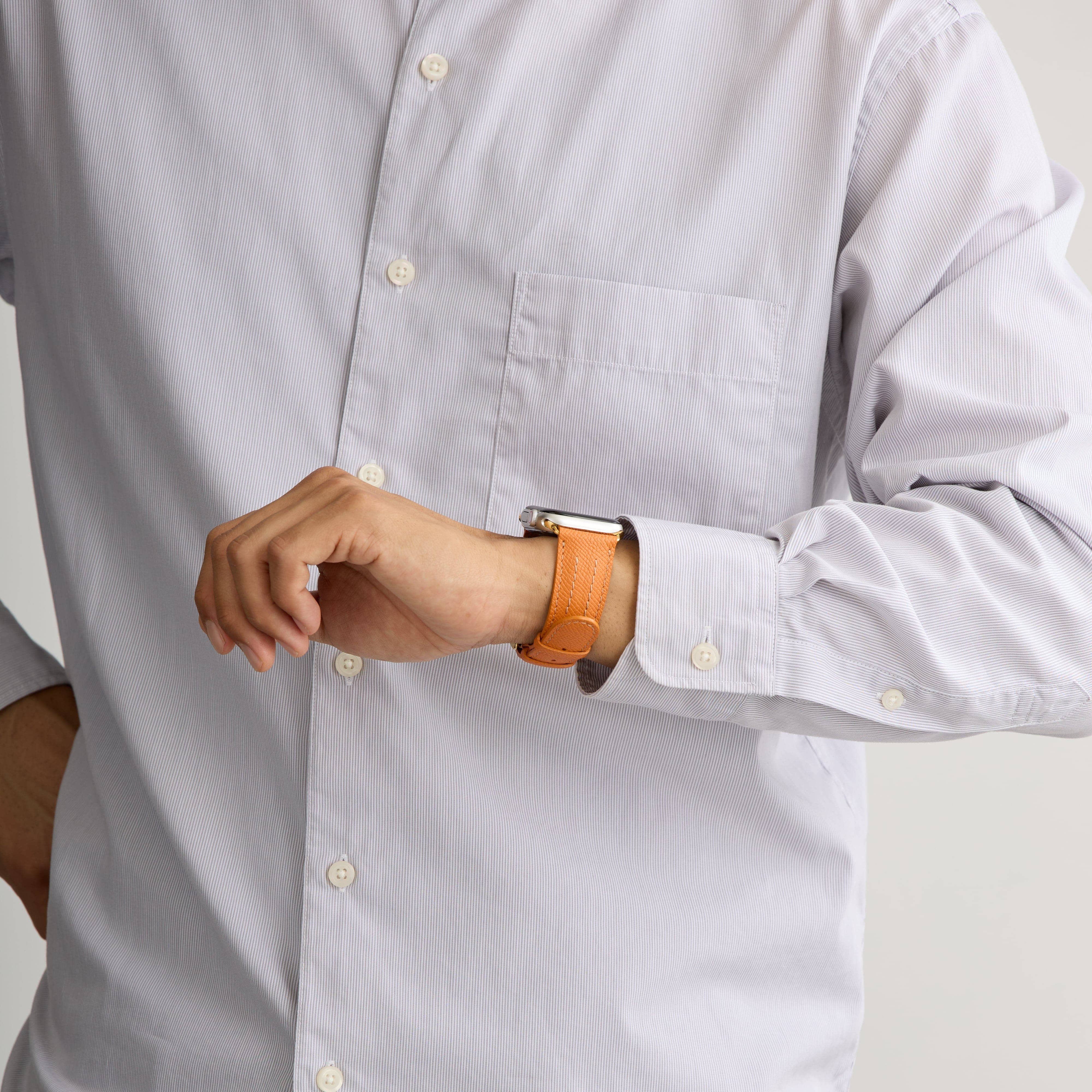 【YUTORI】AppleWatch用ラグジュアリーレザーバンド(色:オレンジ)人物着用4