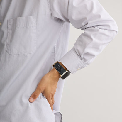 AppleWatchレザーバンド【42mm/44mm/45mm】(色：ブラック×ホワイト)人物写真3
